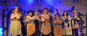 Kooperation Gruppe Auftritt als Indianer (Tanz)